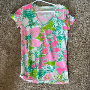 Mint condition Lilly v-neck tee
